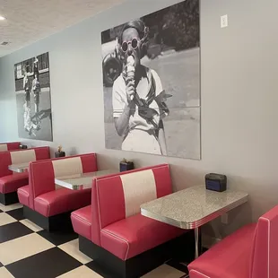a black and white picture of a baseball player