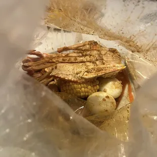 1lb of crab leg, corn, potatoes, added egg, shaken seasoning, medium spice