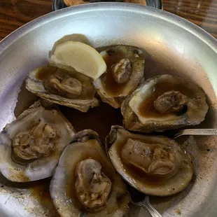 Steamed oysters in lemon pepper sauce