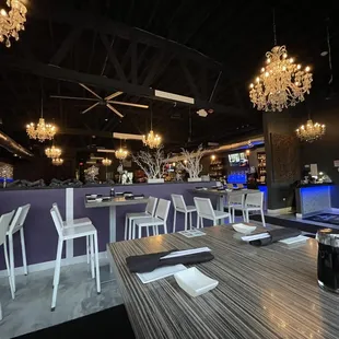 dining area with chandelier and chandelier