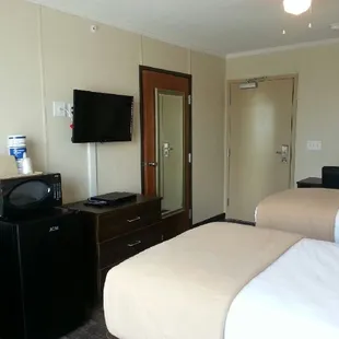 Guest bedroom with 2 double xl beds, flat wscreen tv, minifridge and microwave