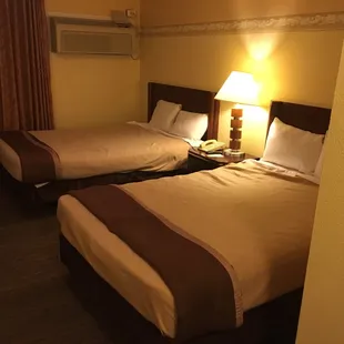 The beds are not queen