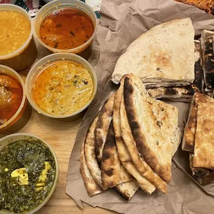 Daal masala (lentils), chicken tikka masala, Bengen Bhujia (eggplant), palak paneer, murghi korma shahi (chicken), garlic & plain naan