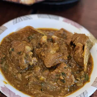 a plate of curry with bread