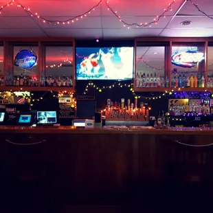 That nightlife! A cozy, inviting atmosphere here at the Shamrock Bar and Grill.