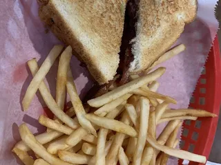 Woody's Sports Bar & Grill