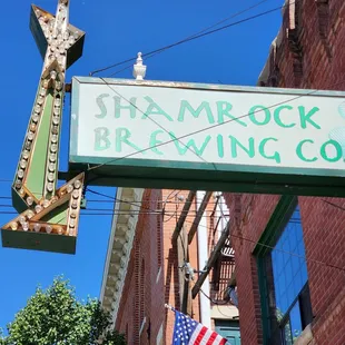the sign for shamrock brewing