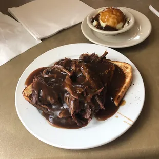 Open faced roast beef sandwich &amp; potatoes