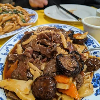 Beef with Chinese Mushrooms and Bamboo Shoots