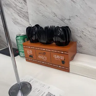 Cutlery &amp; clean tables