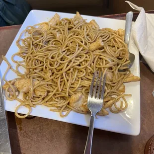 Chicken lo mein- with no veggies.