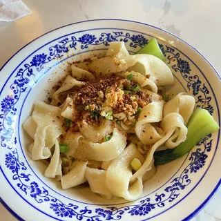 26. Spicy Hot Oil Seared Hand-Pulled Noodles