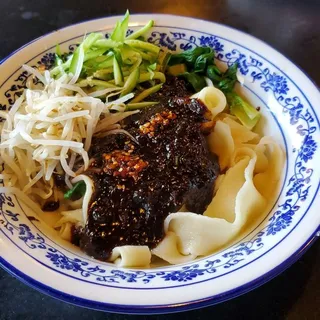 33. Pork Zha Jiang Hand-Ripped Noodles