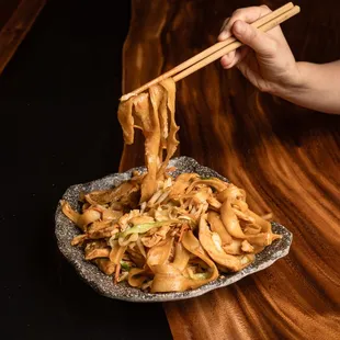 Chicken Chow Mein with Knife-shaved Noodle