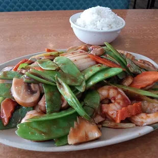 Shrimp with snow peas. .
