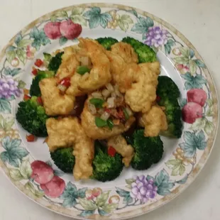 Crispy shrimp with broccoli! The spicy sauce is good on the rice too