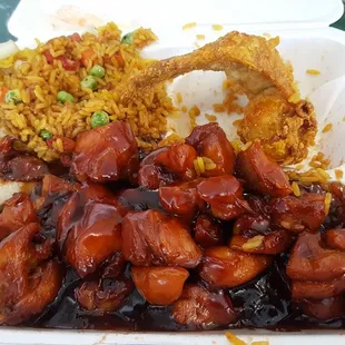 Bourbon Chicken on lunch special is totally worth it! Could only finish half my rice!