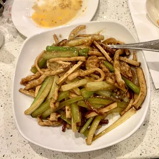 Stir-Fried Shredded Pork with Celery and Dried Bean Curd