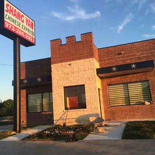 the front of a chinese restaurant