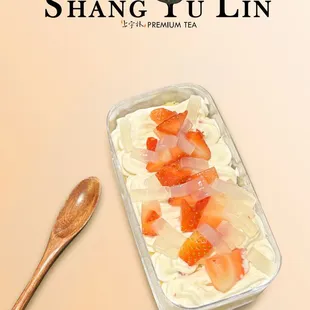 草莓果肉特調奶油 
新鮮草莓 原味蛋糕
Contain Strawberry Cream, Lychee jelly, Fresh Strawberry and Classic Plain Cake