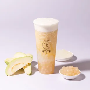 Queen Of Heart Smoothie.
Guava Smoothie come with signature tapioca cube, crystal ball and cloud milk foam