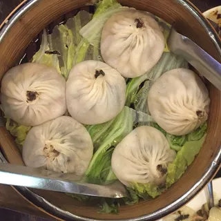 D3. Black Truffle Soup Dumpling with Pork