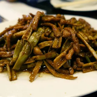 K4. Shredded Pork with Bamboo Shoots