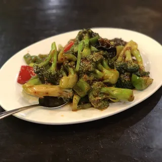 V7. Broccoli with Garlic Sauce