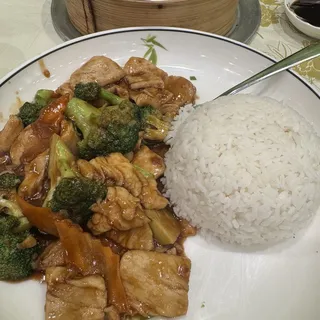O17. Chicken with Broccoli Over Rice