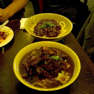 N6. Seafood Noodles in Soup