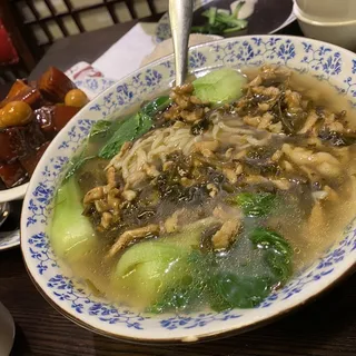 Shredded Meat Noodles with Pickled Vegetables