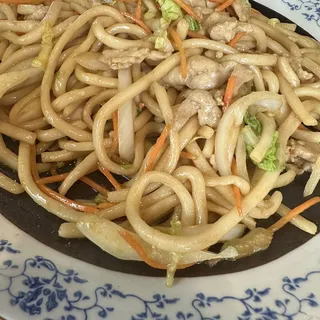 Stir-Fried Noodles with Organic Chicken