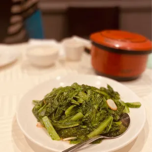 a plate of broccoli on a table