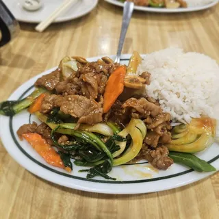 L12. Beef with Tender Greens /