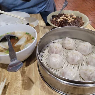 D3. Seafood Dumpling in Soup (8pcs) /