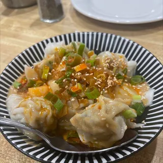 D5. Spicy Chives & Pork Dumpling (8pcs) /