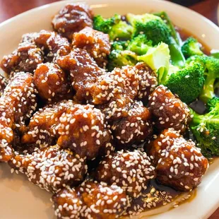 a plate of meat and broccoli