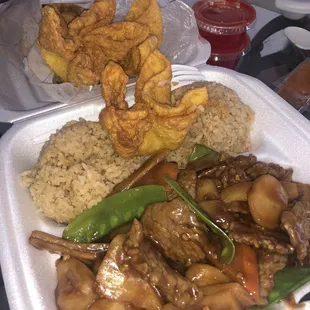 Beef Pineapple &amp; order of Crab Rangoon (got diarrhea)