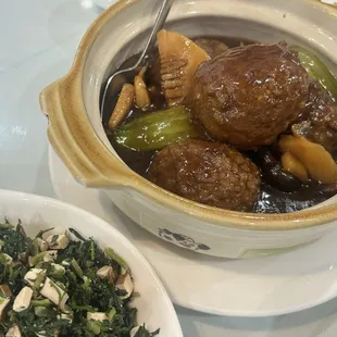 The "lion's head" meatballs was my favorite dish!  I love eating that with rice!  Yummmmmo!!!