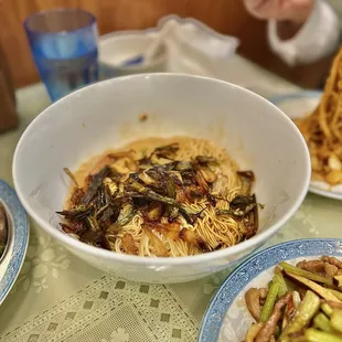 Noodle in Green Onion Sauce ($9.95)