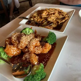 Sesame shrimp and chicken with garlic sauce