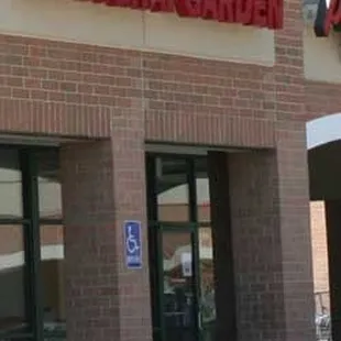 the front entrance of a chinese restaurant