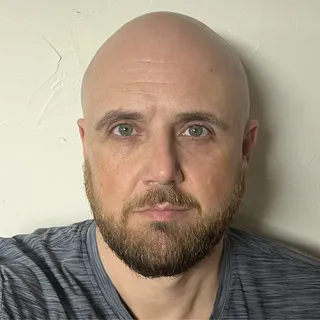 Lee L.