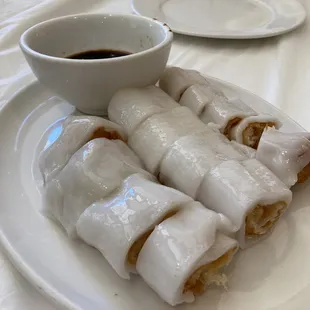 you tiao chang fen (rice roll with fried dough stick)