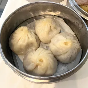 Shanghai juicy mini bun (soup dumplings)