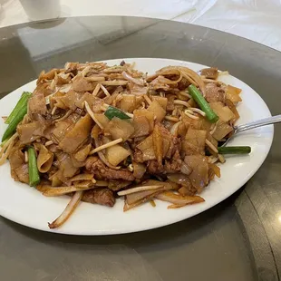 Pan fried flat noodle w/ beef