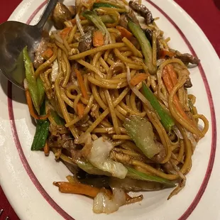 L2. Beef Lo Mein