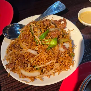 408. Beef Chow Mein with Black Pepper Sauce