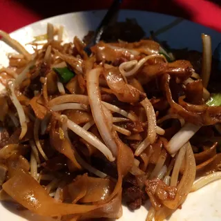 725. Beef Chow Fun with Soy Sauce
