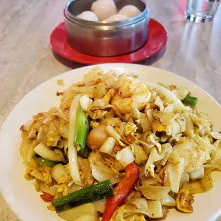 727. Seafood Chowfun Malaysian Style